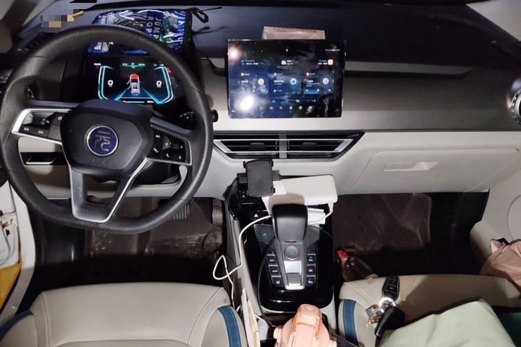 Used BYD Yuan Pro 2023 320KM Luxury Version Center Console