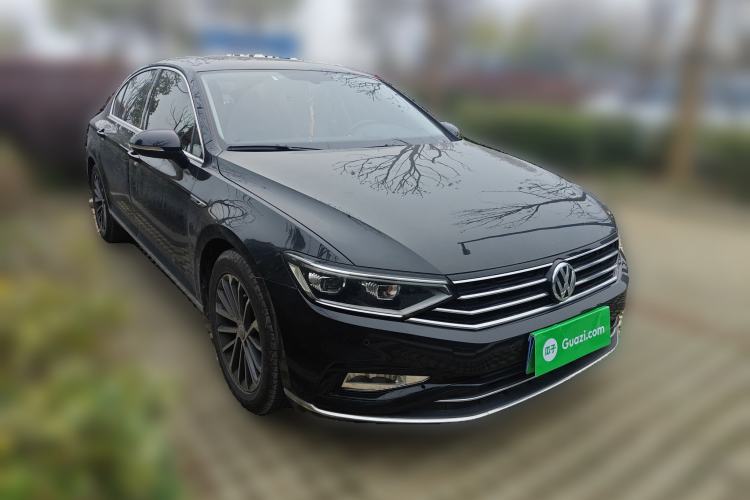 Used Volkswagen Magotan 2020 330TSI DSG Luxury Edition Front Right 45 Deg