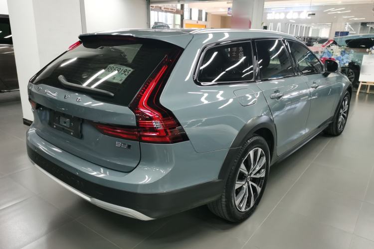 Used Volvo V90 2022 Cross Country B5 AWD Smart Range Edition
