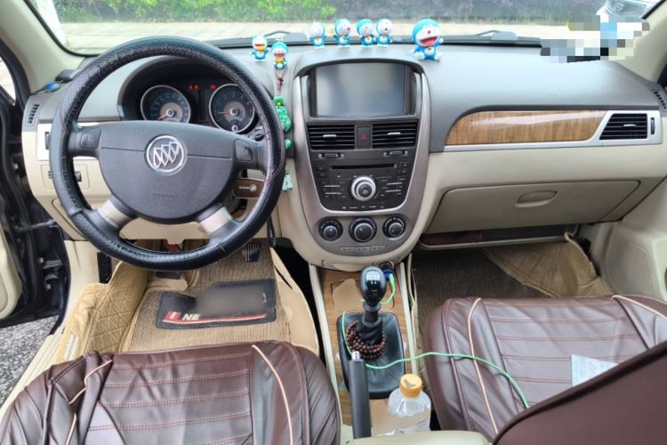 Used Buick Excelle 2015 1.5L Manual Classic Trim Center Console