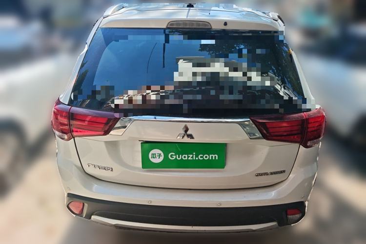 Used Mitsubishi Outlander 2016 2.4L 4x4 Luxury Edition 7-Seater

