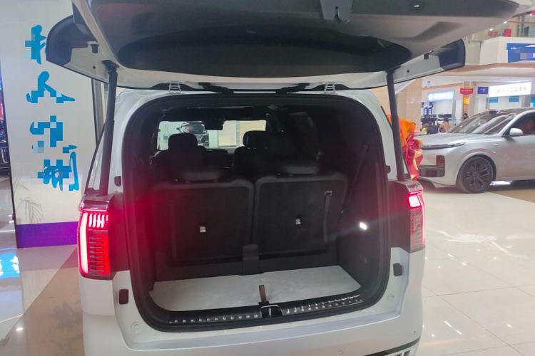 Used Zeekr 009 2024 Six-Seat Executive Version 4WD 108 kWh
