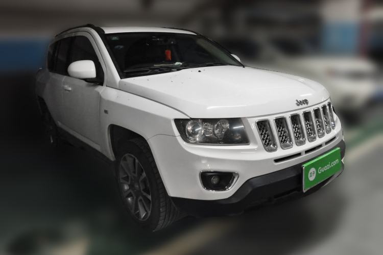 Used Jeep Compass 2014 2.0L two-wheel drive luxury version Front Right 45 Deg
