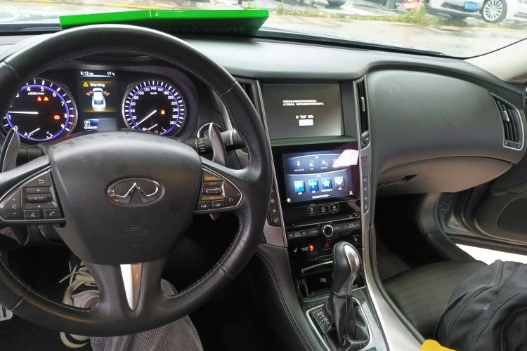 Used Infiniti Q50 2014 3.7L Luxury Sport Edition Center Console