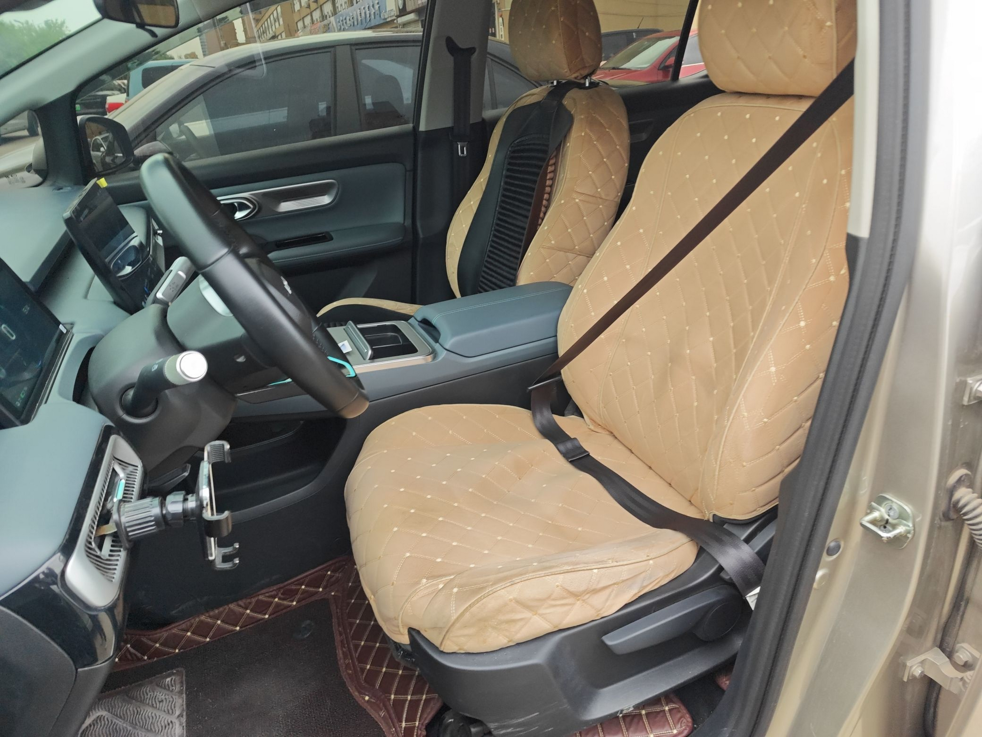 Переднее сиденье в автомобиле