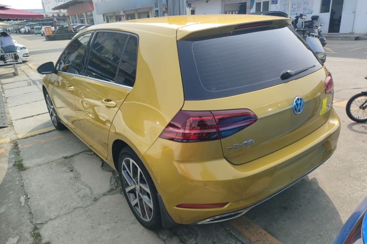 Used Volkswagen Golf 2018 230TSI Automatic Luxury Version Exterior 2