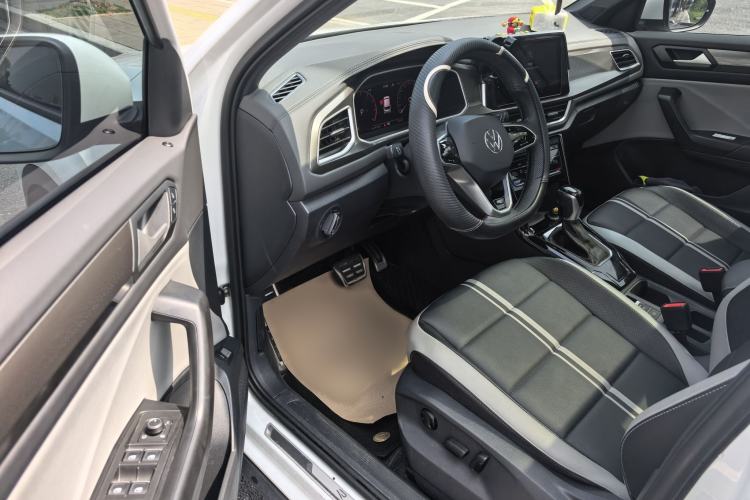 Used Volkswagen T-ROC 2023 300TSI DSG Two-Wheel-Drive Chen Guang Edition
