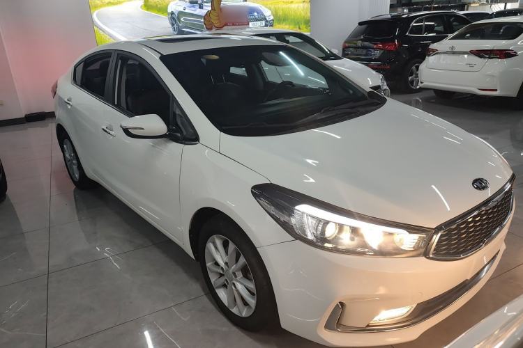 Used Kia K3 2016 1.6L Automatic GLS Front Right 45 Deg