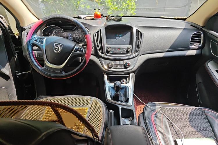Used Baojun 560 2015 1.8L manual luxury version Center Console