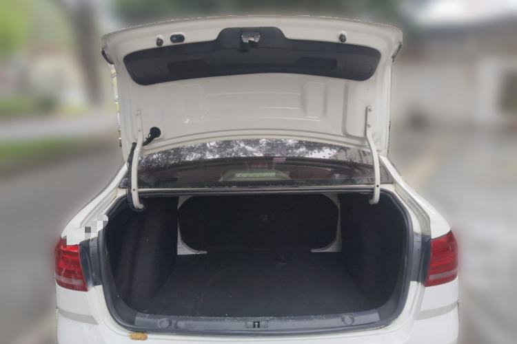 Used Volkswagen Lavida 2017 1.6L Automatic Fashion Edition Trunk