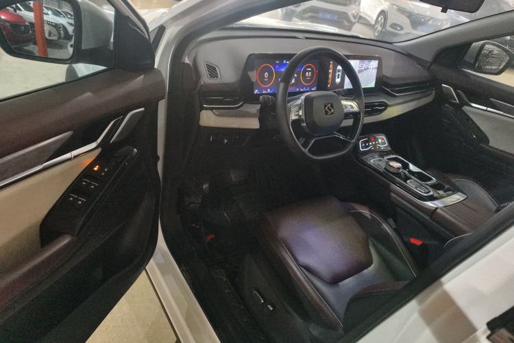 Used SOL QX 2021 300T DCT Deluxe Smart Connectivity Version