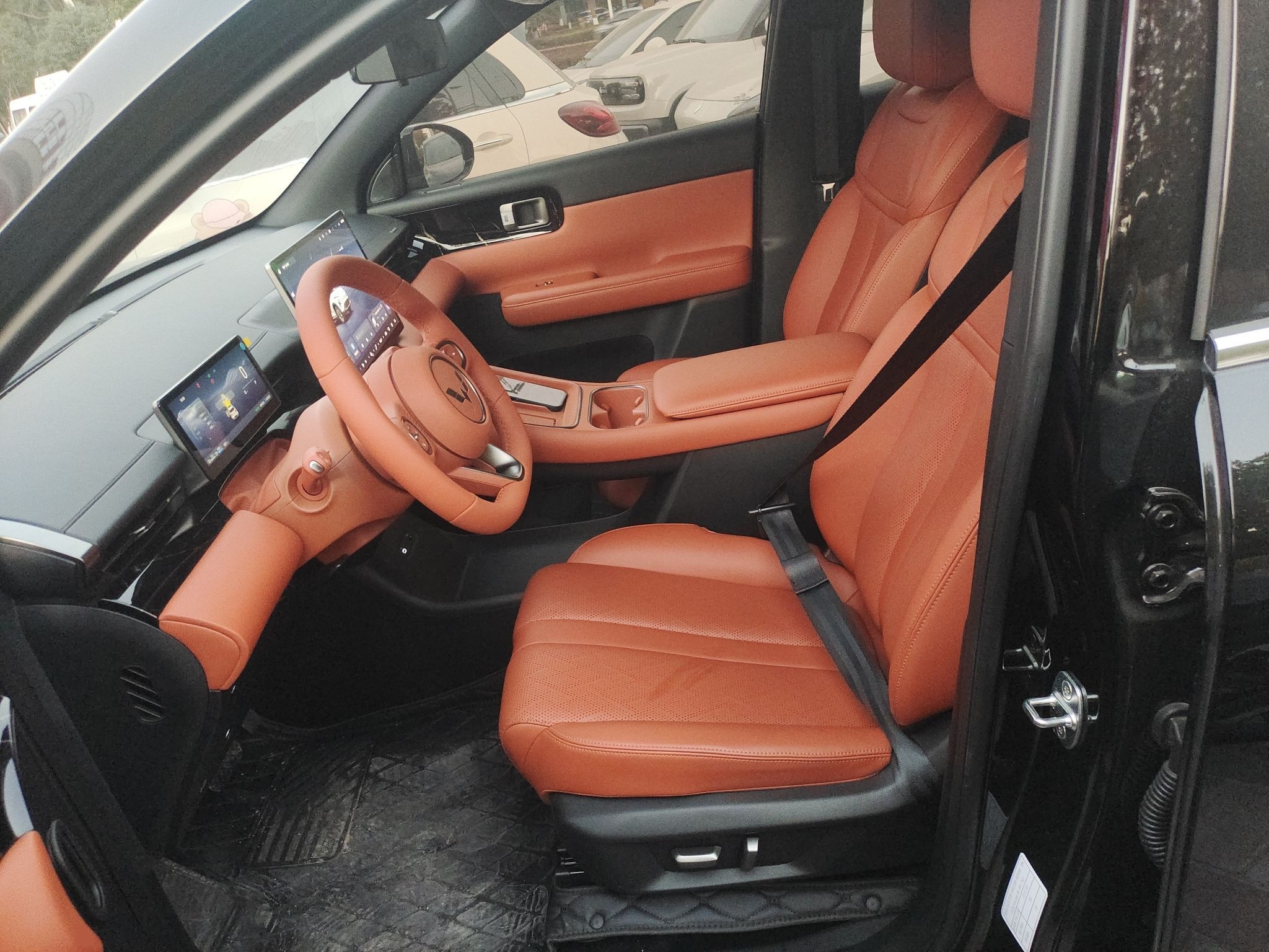 المقاعد الأمامية داخل السيارة