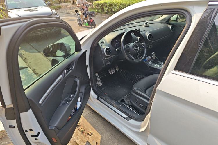 Used Audi A3 2017 Limousine 35 TFSI Style Edition Driver Seat