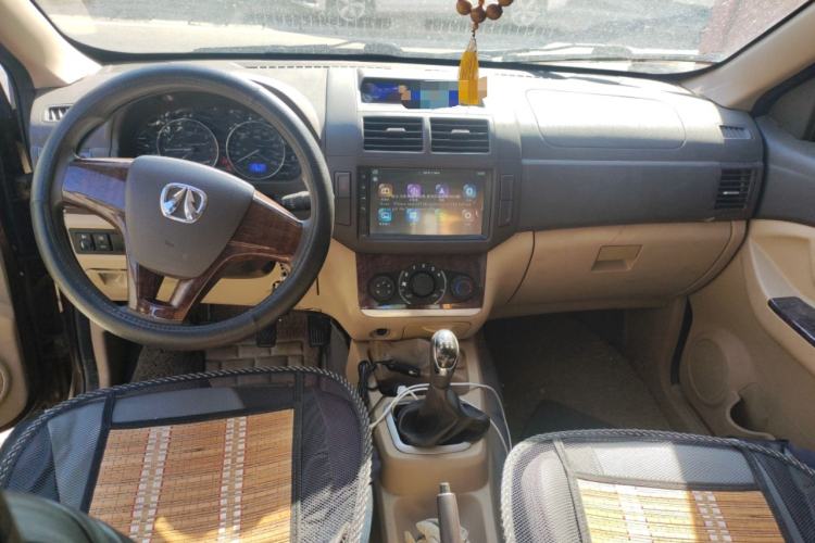 Used BAIC Weiwang M30 2015 1.5L Basic Version DAM15 Center Console