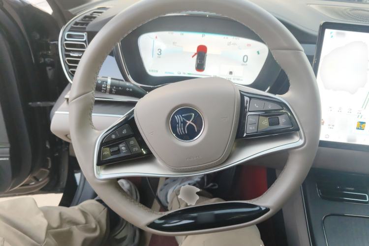 Used BYD Han 2024 EV Glory Edition 715KM Front-Wheel-Drive Flagship Model
