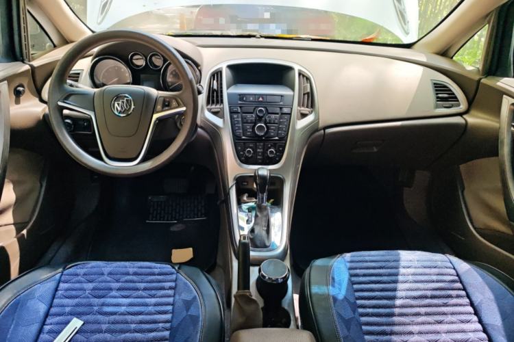 Used Buick GT 2013 GT 1.6L Automatic Fashion Edition Center Console