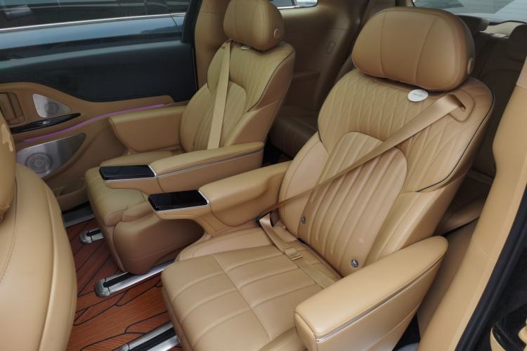 Used VOYAH Dream 2025 PHEV Four-Wheel-Drive Flagship Kunpeng Edition Left Rear Seat