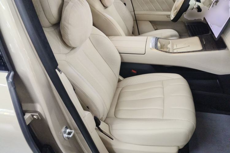 Used ONVO Luxeed L90 2025 Model—Ultra Six-Seater Version
