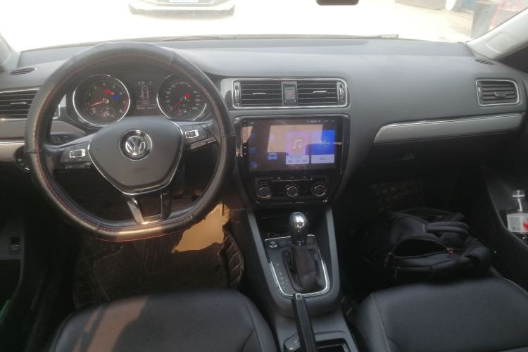 Used Volkswagen Sagitar 2018 280TSI DSG Comfort Model Center Console