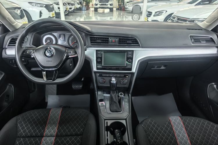 Used Volkswagen Lamando 2019 230TSI DSG Fashion Edition China V Standard Interior 1