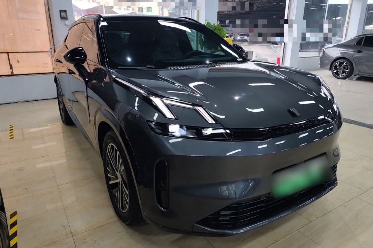 Used Lynk & Co 08 EM-P 2025 120km Long-Range Halo Front Right 45 Deg