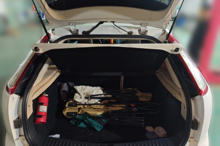 Used Ford Focus 2011 Hatchback 1.8L Automatic Fashion Edition Trunk