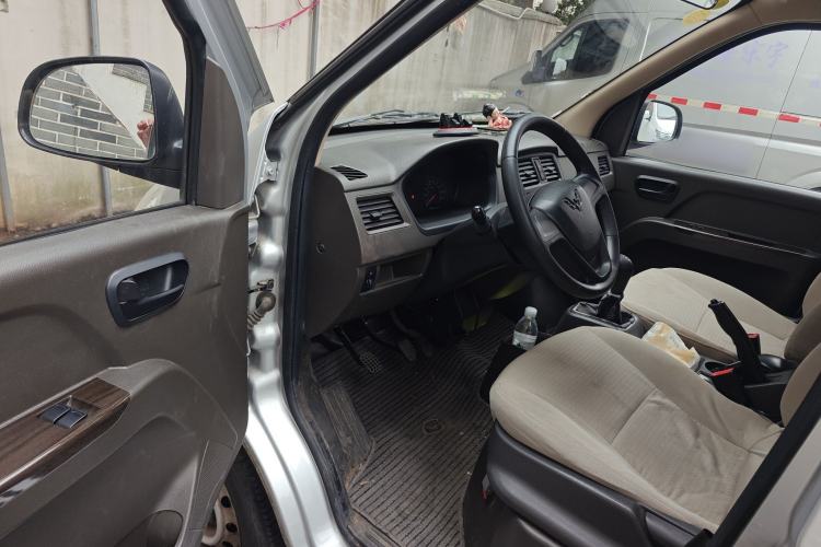 Used Wuling Rongguang 2020 1.2L S Base Model China VI
