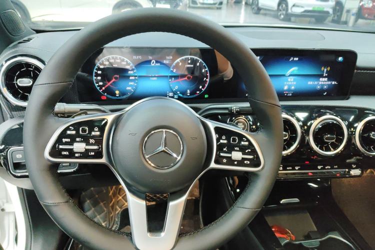 Used Mercedes-Benz A-Class 2022 Restyled A 200 L Sport Sedan Fashion Version Steering Wheel