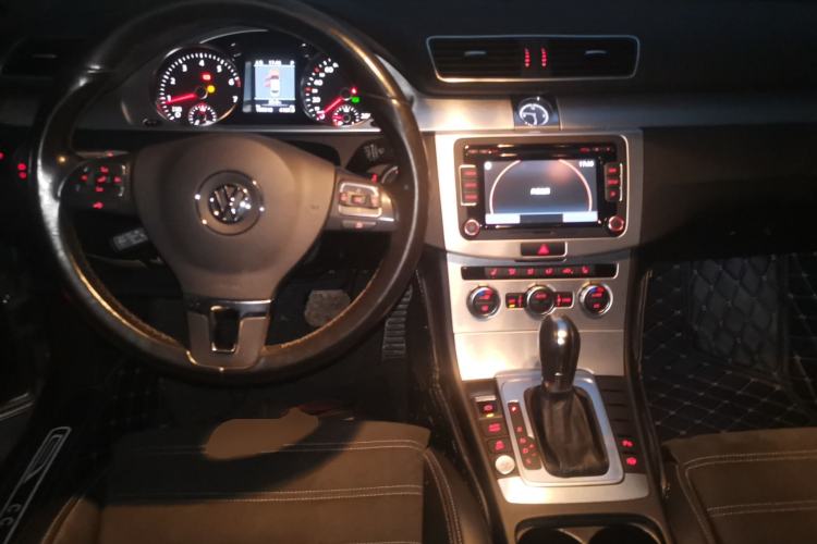 Used Volkswagen FAW-Volkswagen CC 2013 2.0 TSI Luxury Model Center Console