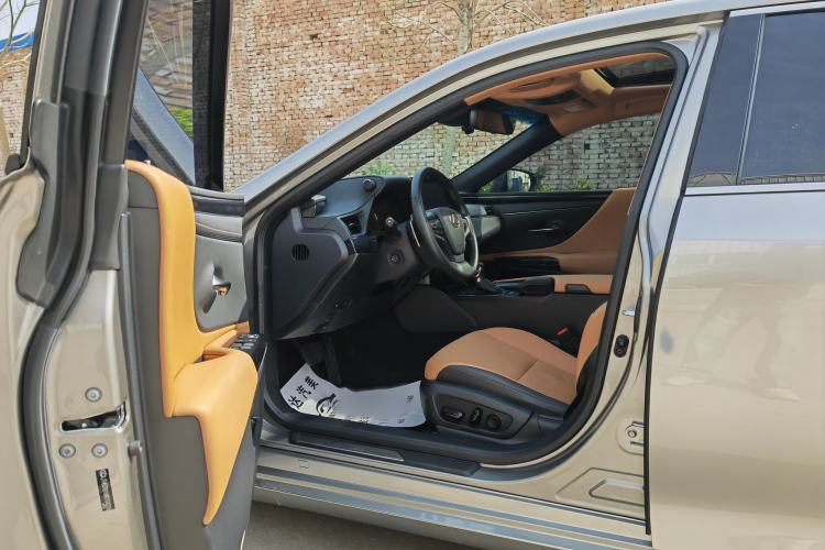 Used Lexus ES 2021 200 Excellence Edition
