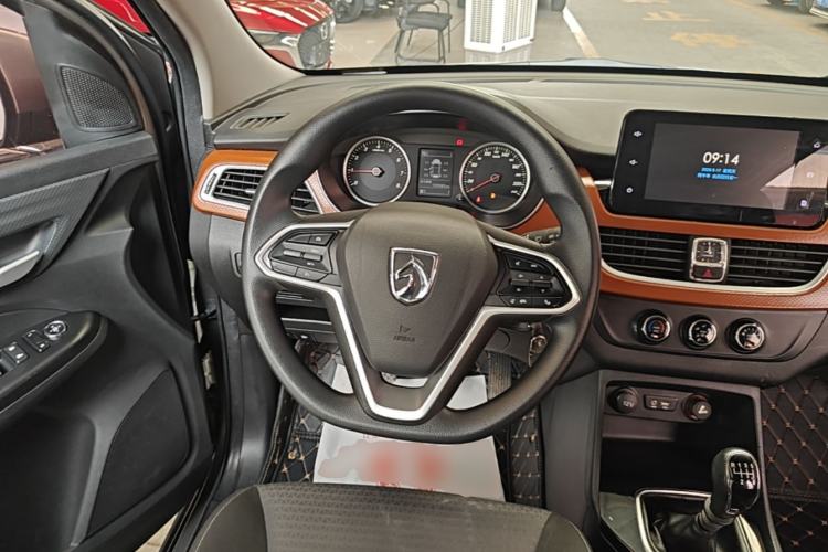 Used Baojun 730 2019 1.5L Manual Fashion Model 7-seater National V
