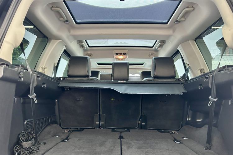 Used Land Rover Discovery 2015 3.0 SC V6 HSE Interior 4