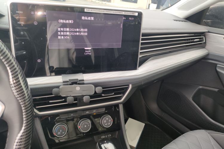 Used Volkswagen Sagitar 2025 300TSI DSG Excellence Edition Center Console