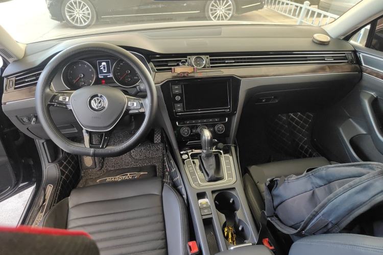 Used Volkswagen Magotan 2019 330TSI DSG Luxury Version China VI Standard Center Console