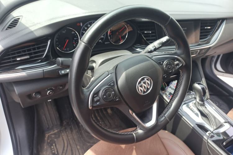 Used Buick Regal 2019 28T Luxury Edition China VI Steering Wheel