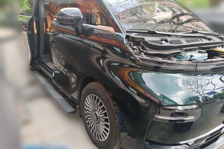 Used Geely Galaxy LEVC L380 2025 805 km Flagship Version All-Wheel Drive Front Right 45 Deg