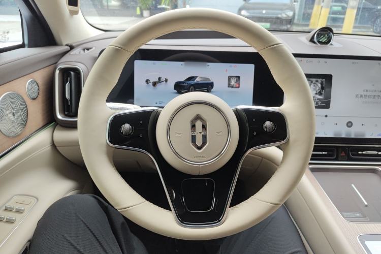 Used Hima AITO M9 2024 Range-Extended Ultra Version 42 kWh 6-Seater Model Steering Wheel