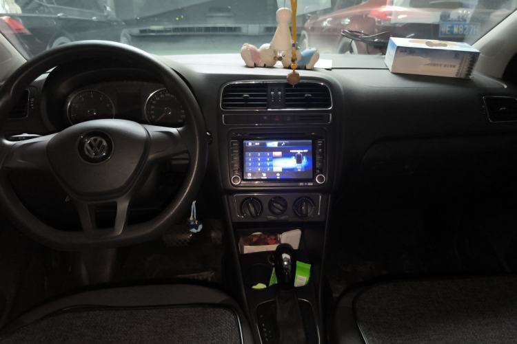 Used Volkswagen Polo 2014 1.6L Automatic Comfort Edition Center Console