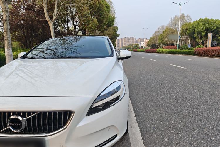 Used Volvo V40 2018 T3 Zhiya Edition
