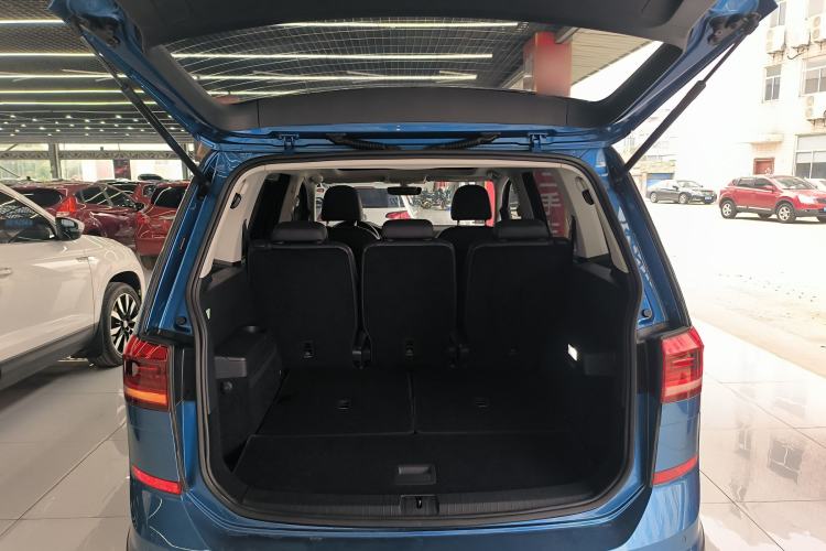 Used Volkswagen Touran 2018 Volkswagen Touran L 280TSI DSG Boundary Edition 7 Seats China VI Standard Trunk