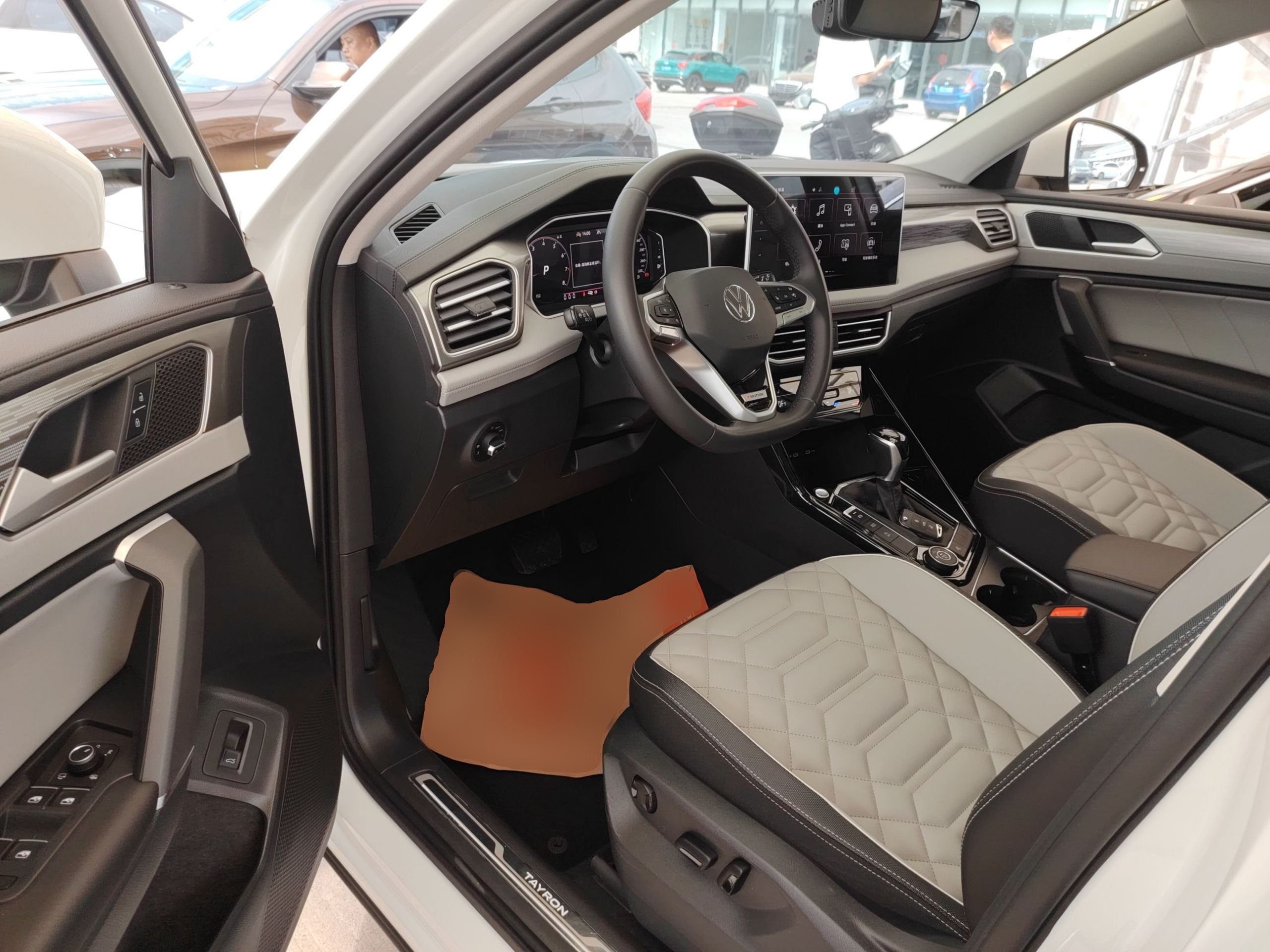 Переднее сиденье в автомобиле