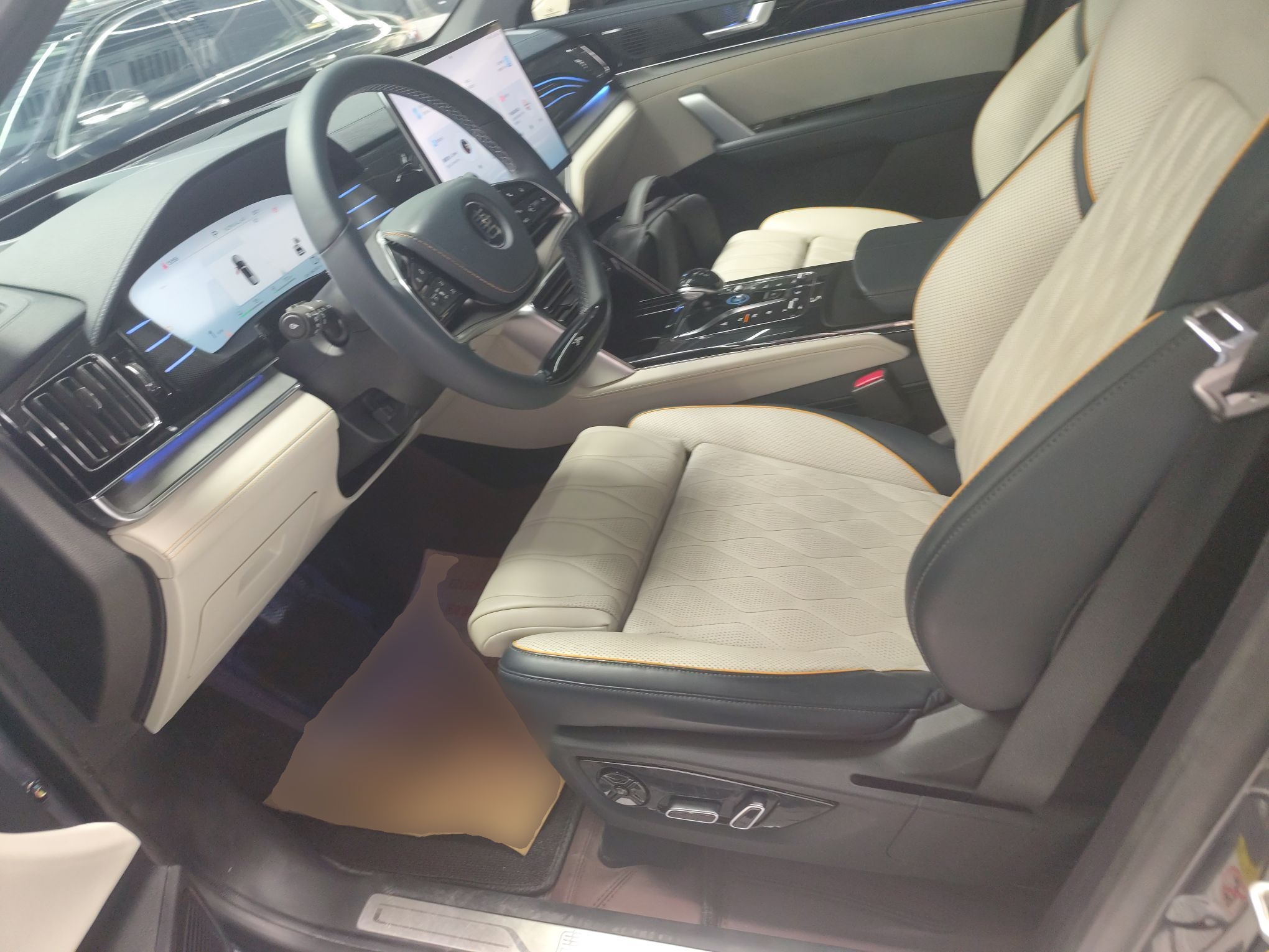 المقاعد الأمامية داخل السيارة