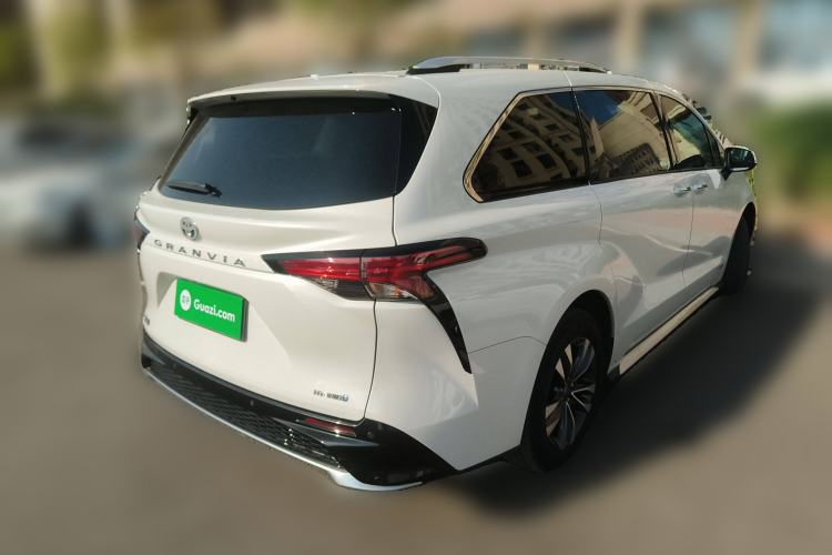Used Toyota Granvia 2024 2.5L Hybrid Luxury Edition
