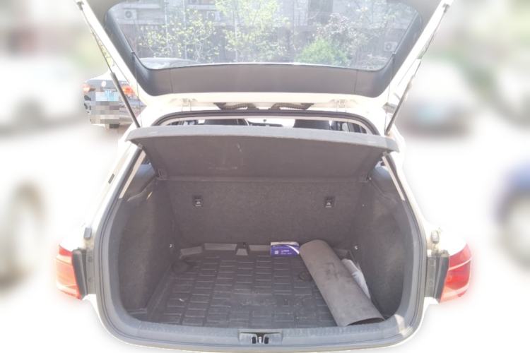 Used Volkswagen Gran Lavida 2013 1.6L Manual Fashion Model Trunk