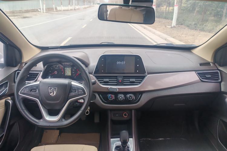 Used Baojun 310W 2017 1.5L Manual Fashion Model China V