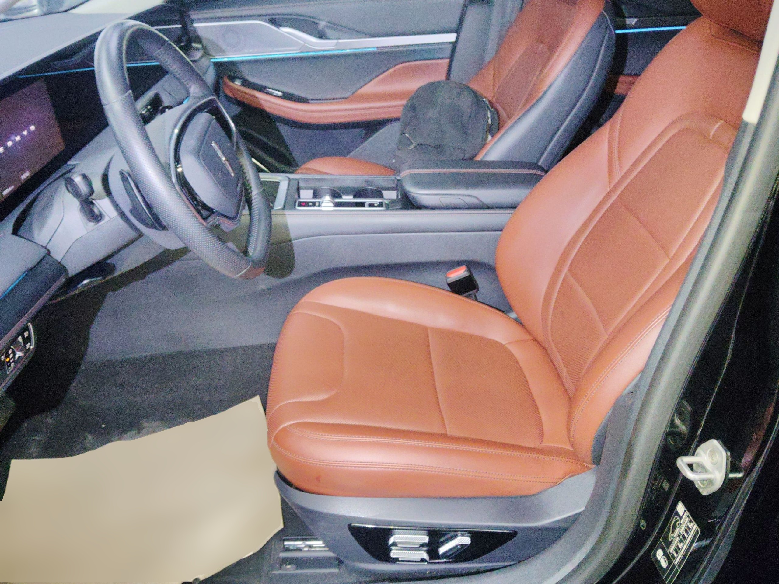 Переднее сиденье в автомобиле