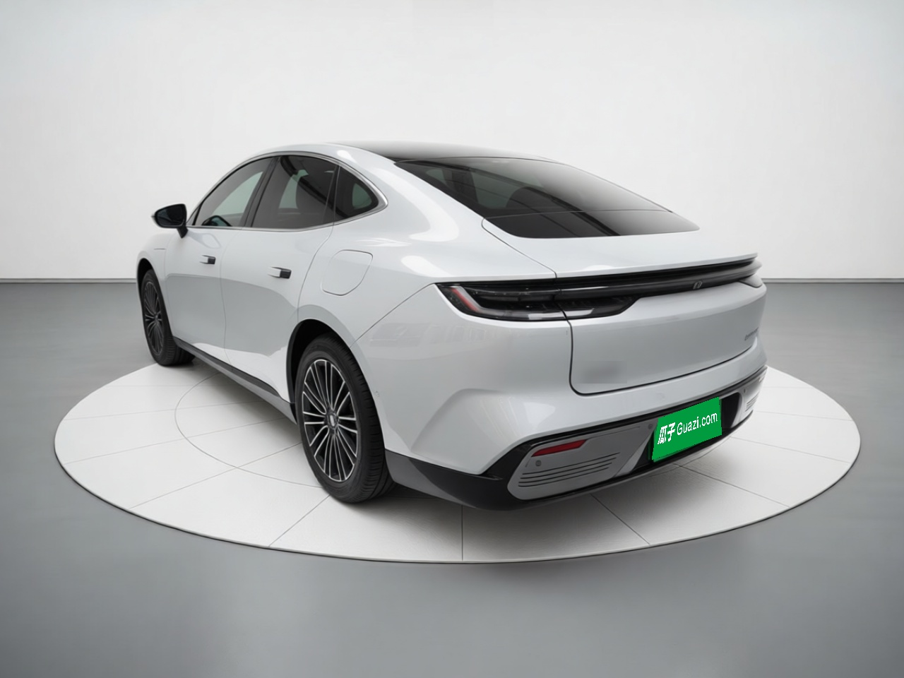 Geely Galaxy 8 2025 130km EM-i Deluxe Edition — снимка 4