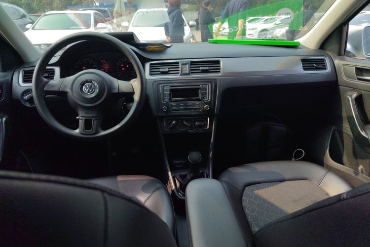 Used Volkswagen Santana 2015 1.6L Manual Comfort Edition Center Console