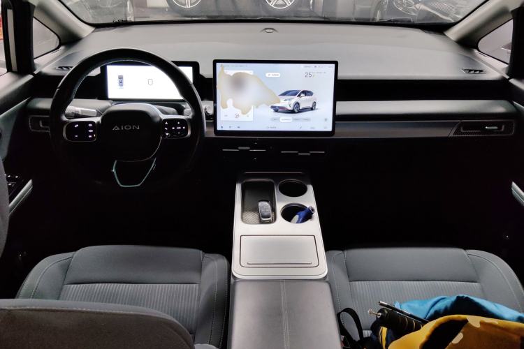 Used AION Y 2022 Plus 70 Smart Edition Center Console