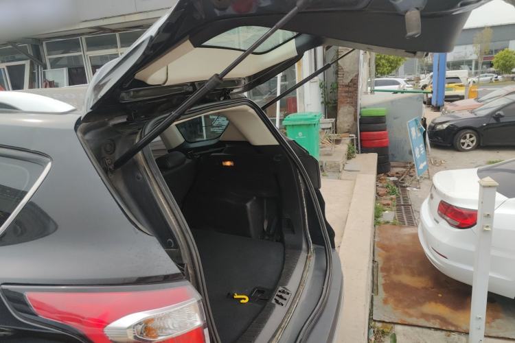 Used Ford Kuga 2017 EcoBoost 180 Two-Wheel-Drive Tiger Leap Model
